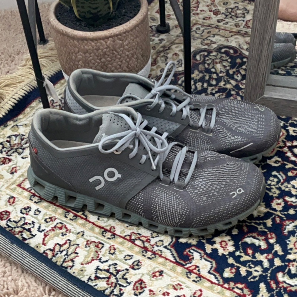 On Cloud running shoes size 8.5